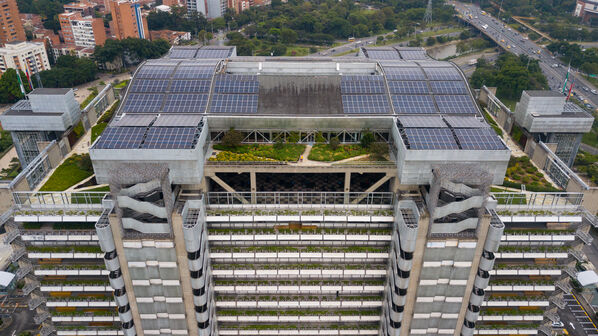 Paneles Solares Edificio EPM
Paneles Solares Edificio EPM
Fecha: 3 Agosto 2021
Para descargar esta fotografía en alta resolución, haga clic sobre la imagen hasta que la misma se despliegue en la pantalla completa; luego dé clic derecho y elija la opción "guardar imagen como". 
En caso de publicación por cualquier medio, solicitamos acompañarla del crédito: "Foto EPM"
Palabras clave: Paneles Solares Edificio EPM