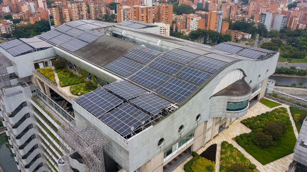 Paneles Solares Edificio EPM
Paneles Solares Edificio EPM
Fecha: 3 Agosto 2021
Para descargar esta fotografía en alta resolución, haga clic sobre la imagen hasta que la misma se despliegue en la pantalla completa; luego dé clic derecho y elija la opción "guardar imagen como". 
En caso de publicación por cualquier medio, solicitamos acompañarla del crédito: "Foto EPM"
Palabras clave: Paneles Solares Edificio EPM