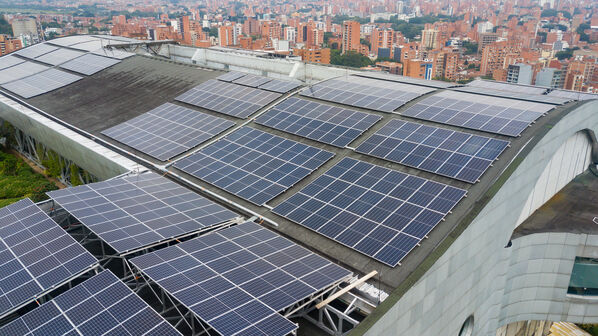 Paneles Solares Edificio EPM
Paneles Solares Edificio EPM
Fecha: 3 Agosto 2021
Para descargar esta fotografía en alta resolución, haga clic sobre la imagen hasta que la misma se despliegue en la pantalla completa; luego dé clic derecho y elija la opción "guardar imagen como". 
En caso de publicación por cualquier medio, solicitamos acompañarla del crédito: "Foto EPM"
Palabras clave: Paneles Solares Edificio EPM