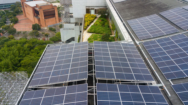 Paneles Solares Edificio EPM
Paneles Solares Edificio EPM
Fecha: 3 Agosto 2021
Para descargar esta fotografía en alta resolución, haga clic sobre la imagen hasta que la misma se despliegue en la pantalla completa; luego dé clic derecho y elija la opción "guardar imagen como". 
En caso de publicación por cualquier medio, solicitamos acompañarla del crédito: "Foto EPM"
Palabras clave: Paneles Solares Edificio EPM