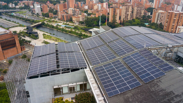 Paneles Solares Edificio EPM
Paneles Solares Edificio EPM
Fecha: 3 Agosto 2021
Para descargar esta fotografía en alta resolución, haga clic sobre la imagen hasta que la misma se despliegue en la pantalla completa; luego dé clic derecho y elija la opción "guardar imagen como". 
En caso de publicación por cualquier medio, solicitamos acompañarla del crédito: "Foto EPM"
Palabras clave: Paneles Solares Edificio EPM