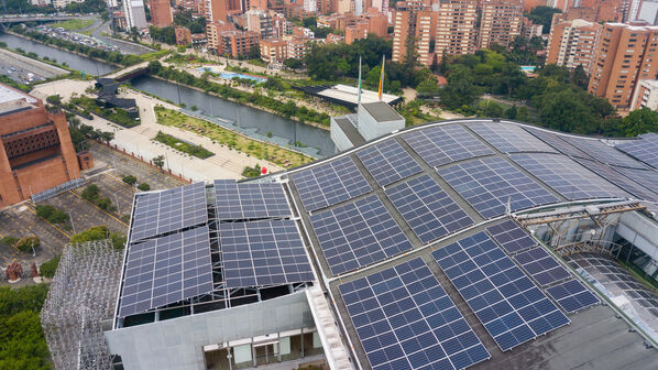 Paneles Solares Edificio EPM
Paneles Solares Edificio EPM
Fecha: 3 Agosto 2021
Para descargar esta fotografía en alta resolución, haga clic sobre la imagen hasta que la misma se despliegue en la pantalla completa; luego dé clic derecho y elija la opción "guardar imagen como". 
En caso de publicación por cualquier medio, solicitamos acompañarla del crédito: "Foto EPM"
Palabras clave: Paneles Solares Edificio EPM