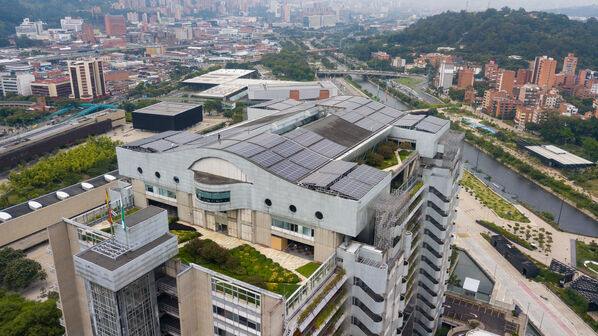 Paneles Solares Edificio EPM
Paneles Solares Edificio EPM
Fecha: 3 Agosto 2021
Para descargar esta fotografía en alta resolución, haga clic sobre la imagen hasta que la misma se despliegue en la pantalla completa; luego dé clic derecho y elija la opción "guardar imagen como". 
En caso de publicación por cualquier medio, solicitamos acompañarla del crédito: "Foto EPM"
Palabras clave: Paneles Solares Edificio EPM