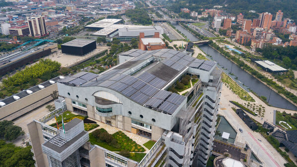 Paneles Solares Edificio EPM
Paneles Solares Edificio EPM
Fecha: 3 Agosto 2021
Para descargar esta fotografía en alta resolución, haga clic sobre la imagen hasta que la misma se despliegue en la pantalla completa; luego dé clic derecho y elija la opción "guardar imagen como". 
En caso de publicación por cualquier medio, solicitamos acompañarla del crédito: "Foto EPM"
Palabras clave: Paneles Solares Edificio EPM