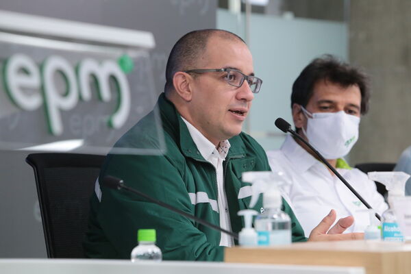 Rueda prensa Gerente - Hidroituango
Rueda prensa Gerente - Hidroituango
Fecha: 16 Diciembre 2021
Para descargar esta fotografía en alta resolución, haga clic sobre la imagen hasta que la misma se despliegue en la pantalla completa; luego dé clic derecho y elija la opción "guardar imagen como". 
En caso de publicación por cualquier medio, solicitamos acompañarla del crédito: "Foto EPM"
Palabras clave: Rueda prensa Gerente - Hidroituango