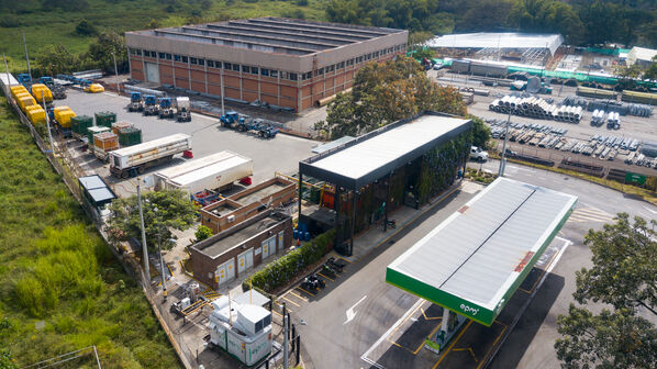 Estación Servicios EDS
Estación Servicios EDS
Fecha: 28 Diciembre 2021
Para descargar esta fotografía en alta resolución, haga clic sobre la imagen hasta que la misma se despliegue en la pantalla completa; luego dé clic derecho y elija la opción "guardar imagen como". 
En caso de publicación por cualquier medio, solicitamos acompañarla del crédito: "Foto EPM"
Palabras clave: Estación Servicios EDS