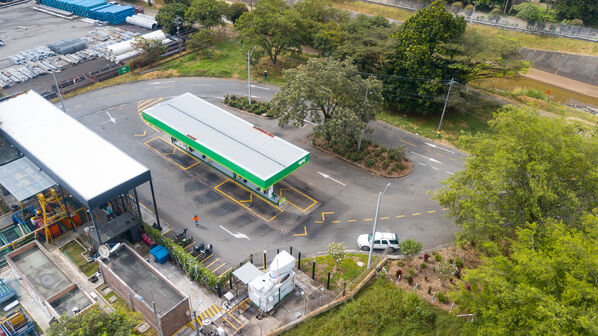 Estación Servicios EDS
Estación Servicios EDS
Fecha: 28 Diciembre 2021
Para descargar esta fotografía en alta resolución, haga clic sobre la imagen hasta que la misma se despliegue en la pantalla completa; luego dé clic derecho y elija la opción "guardar imagen como". 
En caso de publicación por cualquier medio, solicitamos acompañarla del crédito: "Foto EPM"
Palabras clave: Estación Servicios EDS