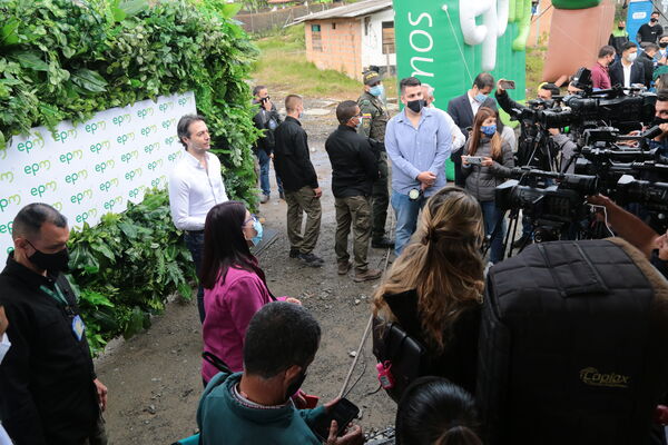 Inauguración PTAR Escobero
Inauguración PTAR Escobero
Fecha: 4 Febrero 2021.
Para descargar esta fotografía en alta resolución, haga clic sobre la imagen hasta que la misma se despliegue en la pantalla completa; luego dé clic derecho y elija la opción "guardar imagen como". 
En caso de publicación por cualquier medio, solicitamos acompañarla del crédito: "Foto EPM"
Palabras clave: Inauguración PTAR Escobero