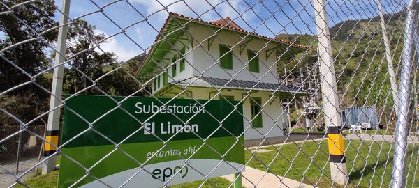 Casa del Ingeniero, subestación El Limón
Casa del Ingeniero, subestación El Limón
Fecha: 12 Julio 2021.
Para descargar esta fotografía en alta resolución, haga clic sobre la imagen hasta que la misma se despliegue en la pantalla completa; luego dé clic derecho y elija la opción "guardar imagen como". 
En caso de publicación por cualquier medio, solicitamos acompañarla del crédito: "Foto EPM"
Palabras clave: Casa del Ingeniero, subestación El Limón