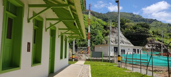 Casa del Ingeniero, subestación El Limón
Casa del Ingeniero, subestación El Limón
Fecha: 12 Julio 2021.
Para descargar esta fotografía en alta resolución, haga clic sobre la imagen hasta que la misma se despliegue en la pantalla completa; luego dé clic derecho y elija la opción "guardar imagen como". 
En caso de publicación por cualquier medio, solicitamos acompañarla del crédito: "Foto EPM"
Palabras clave: Casa del Ingeniero, subestación El Limón