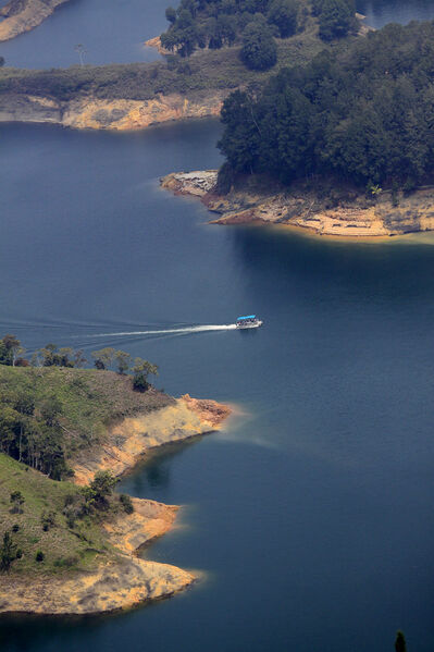 Embalse El Peñol Guatapé
Embalse El Peñol Guatapé
Fecha: 27 julio 2021
Para descargar esta fotografía en alta resolución, haga clic sobre la imagen hasta que la misma se despliegue en la pantalla completa; luego dé clic derecho y elija la opción "guardar imagen como". 
En caso de publicación por cualquier medio, solicitamos acompañarla del crédito: "Foto EPM"
Palabras clave: Embalse El Peñol Guatapé