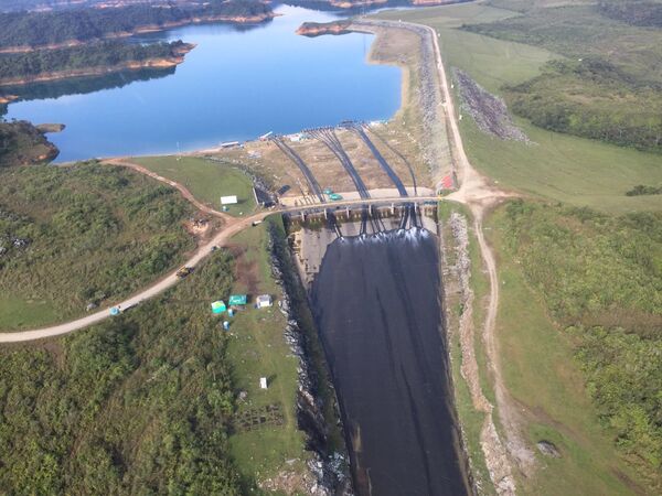 Embalse El Peñol Guatapé
Embalse El Peñol Guatapé
Fecha: 27 julio 2021
Para descargar esta fotografía en alta resolución, haga clic sobre la imagen hasta que la misma se despliegue en la pantalla completa; luego dé clic derecho y elija la opción "guardar imagen como". 
En caso de publicación por cualquier medio, solicitamos acompañarla del crédito: "Foto EPM"
Palabras clave: Embalse El Peñol Guatapé