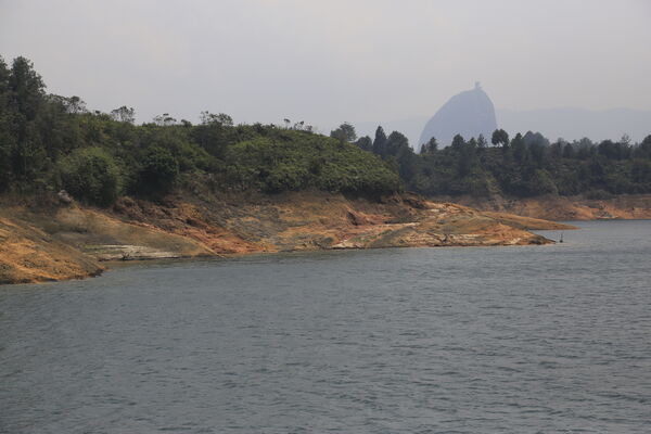 Embalse El Peñol Guatapé
Embalse El Peñol Guatapé
Fecha: 27 julio 2021
Para descargar esta fotografía en alta resolución, haga clic sobre la imagen hasta que la misma se despliegue en la pantalla completa; luego dé clic derecho y elija la opción "guardar imagen como". 
En caso de publicación por cualquier medio, solicitamos acompañarla del crédito: "Foto EPM"
Palabras clave: Embalse El Peñol Guatapé