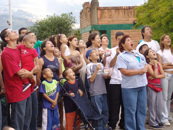 Historia EPM
Historia EPM
Fecha: 27 JULIO 2021
Para descargar esta fotografía en alta resolución, haga clic sobre la imagen hasta que la misma se despliegue en la pantalla completa; luego dé clic derecho y elija la opción "guardar imagen como". 
En caso de publicación por cualquier medio, solicitamos acompañarla del crédito: "Foto EPM"
Palabras clave: Historia EPM
