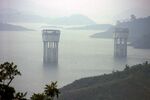 Central_Guatape_Torres_de_captacion__anio_1971.jpg