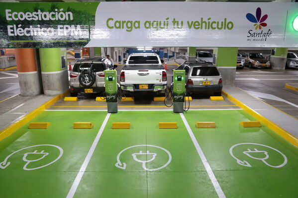 Movilidad eléctrica
Movilidad eléctrica
Fecha: 27 JULIO 2021
Para descargar esta fotografía en alta resolución, haga clic sobre la imagen hasta que la misma se despliegue en la pantalla completa; luego dé clic derecho y elija la opción "guardar imagen como". 
En caso de publicación por cualquier medio, solicitamos acompañarla del crédito: "Foto EPM"
Palabras clave: Movilidad eléctrica