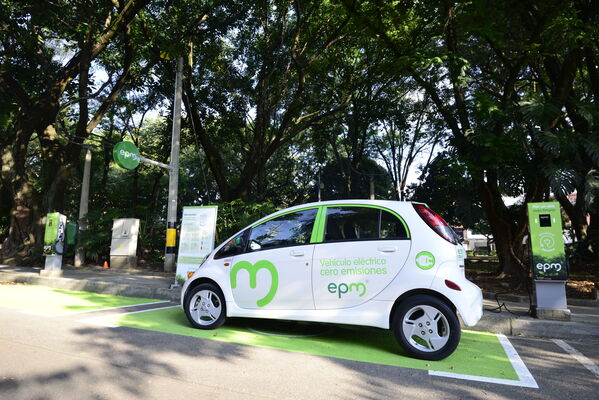 Movilidad eléctrica
Movilidad eléctrica
Fecha: 27 JULIO 2021
Para descargar esta fotografía en alta resolución, haga clic sobre la imagen hasta que la misma se despliegue en la pantalla completa; luego dé clic derecho y elija la opción "guardar imagen como". 
En caso de publicación por cualquier medio, solicitamos acompañarla del crédito: "Foto EPM"
Palabras clave: Movilidad eléctrica