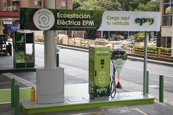 Movilidad eléctrica
Movilidad eléctrica
Fecha: 27 JULIO 2021
Para descargar esta fotografía en alta resolución, haga clic sobre la imagen hasta que la misma se despliegue en la pantalla completa; luego dé clic derecho y elija la opción "guardar imagen como". 
En caso de publicación por cualquier medio, solicitamos acompañarla del crédito: "Foto EPM"
Palabras clave: Movilidad eléctrica