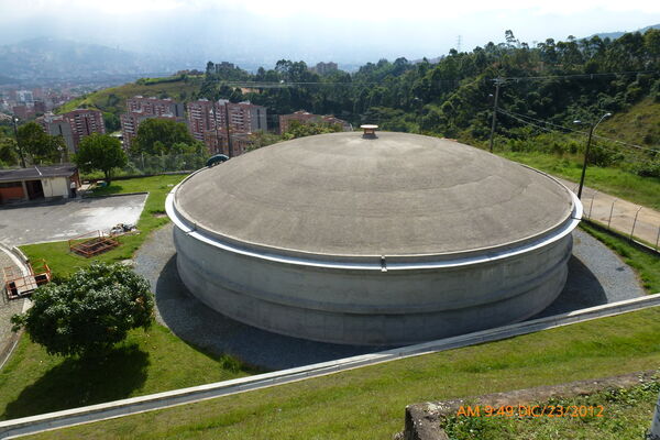 Tanques Agua
Tanques Agua
Fecha: 27 JULIO 2021
Para descargar esta fotografía en alta resolución, haga clic sobre la imagen hasta que la misma se despliegue en la pantalla completa; luego dé clic derecho y elija la opción "guardar imagen como". 
En caso de publicación por cualquier medio, solicitamos acompañarla del crédito: "Foto EPM"
Palabras clave: Tanques Agua