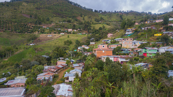 Agua potable vereda Granizal
Agua potable vereda Granizal
Fecha: 2021 Junio 15
Para descargar esta fotografía en alta resolución, haga clic sobre la imagen hasta que la misma se despliegue en la pantalla completa; luego dé clic derecho y elija la opción "guardar imagen como". 
En caso de publicación por cualquier medio, solicitamos acompañarla del crédito: "Foto EPM"
Palabras clave: Agua potable vereda Granizal