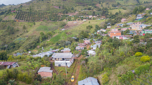 Agua potable vereda Granizal
Agua potable vereda Granizal
Fecha: 2021 Junio 15
Para descargar esta fotografía en alta resolución, haga clic sobre la imagen hasta que la misma se despliegue en la pantalla completa; luego dé clic derecho y elija la opción "guardar imagen como". 
En caso de publicación por cualquier medio, solicitamos acompañarla del crédito: "Foto EPM"
Palabras clave: Agua potable vereda Granizal