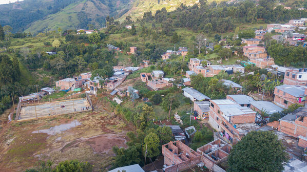 Agua potable vereda Granizal
Agua potable vereda Granizal
Fecha: 2021 Junio 15
Para descargar esta fotografía en alta resolución, haga clic sobre la imagen hasta que la misma se despliegue en la pantalla completa; luego dé clic derecho y elija la opción "guardar imagen como". 
En caso de publicación por cualquier medio, solicitamos acompañarla del crédito: "Foto EPM"
Palabras clave: Agua potable vereda Granizal