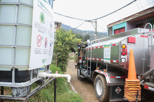 Agua potable vereda Granizal
Agua potable vereda Granizal
Fecha: 2021 Junio 15
Para descargar esta fotografía en alta resolución, haga clic sobre la imagen hasta que la misma se despliegue en la pantalla completa; luego dé clic derecho y elija la opción "guardar imagen como". 
En caso de publicación por cualquier medio, solicitamos acompañarla del crédito: "Foto EPM"
Palabras clave: Agua potable vereda Granizal