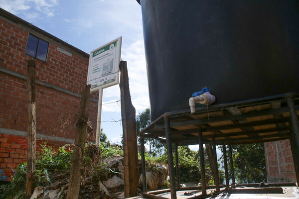 Agua potable vereda Granizal
Agua potable vereda Granizal
Fecha: 2021 Junio 15
Para descargar esta fotografía en alta resolución, haga clic sobre la imagen hasta que la misma se despliegue en la pantalla completa; luego dé clic derecho y elija la opción "guardar imagen como". 
En caso de publicación por cualquier medio, solicitamos acompañarla del crédito: "Foto EPM"
Palabras clave: Agua potable vereda Granizal