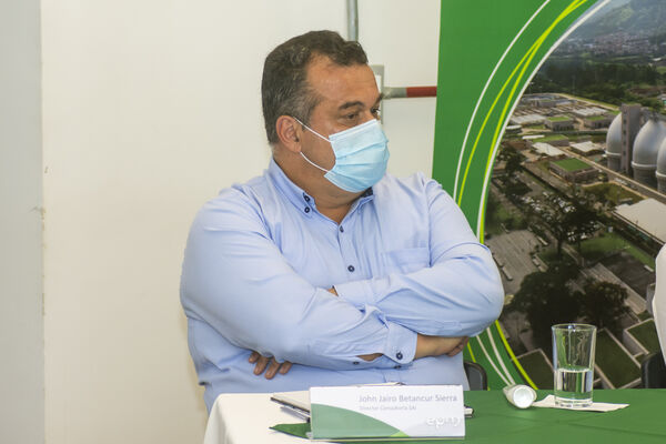 Inauguración Uva PTAR Agus claras
Inauguración Uva PTAR Agus claras
Fecha: 25 Junio 2021
Para descargar esta fotografía en alta resolución, haga clic sobre la imagen hasta que la misma se despliegue en la pantalla completa; luego dé clic derecho y elija la opción "guardar imagen como". 
En caso de publicación por cualquier medio, solicitamos acompañarla del crédito: "Foto EPM"
Palabras clave: Inauguración Uva PTAR Agus claras