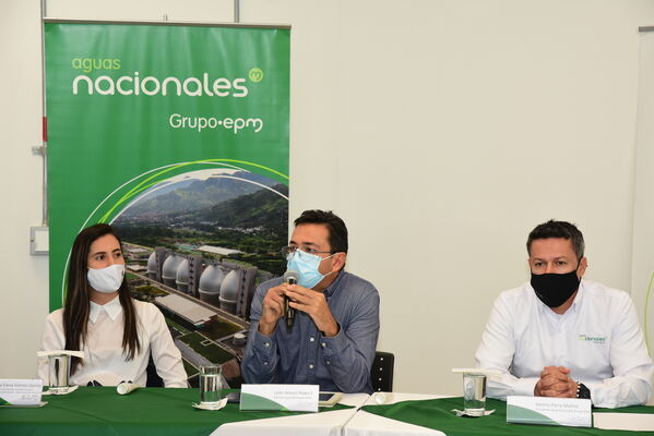 Inauguración Uva PTAR Agus claras
Inauguración Uva PTAR Agus claras
Fecha: 25 Junio 2021
Para descargar esta fotografía en alta resolución, haga clic sobre la imagen hasta que la misma se despliegue en la pantalla completa; luego dé clic derecho y elija la opción "guardar imagen como". 
En caso de publicación por cualquier medio, solicitamos acompañarla del crédito: "Foto EPM"
Palabras clave: Inauguración Uva PTAR Agus claras