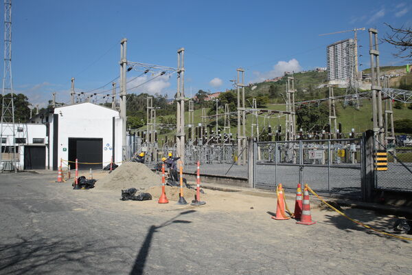 Subestación Colombia Obras
Subestación Colombia.
Fecha: 3 Junio 2021.
Para descargar esta fotografía en alta resolución, haga clic sobre la imagen hasta que la misma se despliegue en la pantalla completa; luego dé clic derecho y elija la opción "guardar imagen como". 
En caso de publicación por cualquier medio, solicitamos acompañarla del crédito: "Foto EPM"
Palabras clave: Subestación Colombia Obras