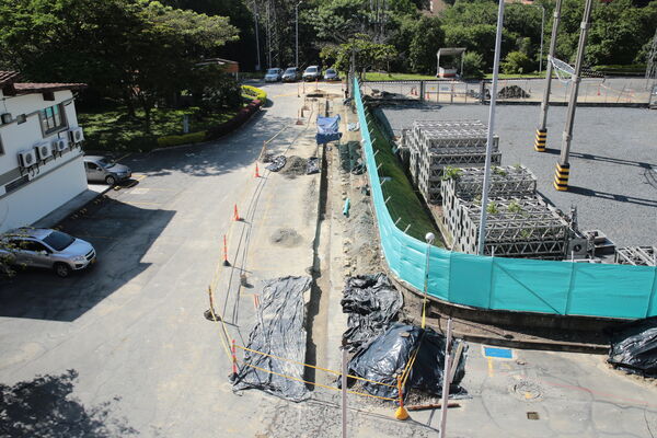 Subestación Colombia Obras
Subestación Colombia.
Fecha: 3 Junio 2021.
Para descargar esta fotografía en alta resolución, haga clic sobre la imagen hasta que la misma se despliegue en la pantalla completa; luego dé clic derecho y elija la opción "guardar imagen como". 
En caso de publicación por cualquier medio, solicitamos acompañarla del crédito: "Foto EPM"
Palabras clave: Subestación Colombia Obras