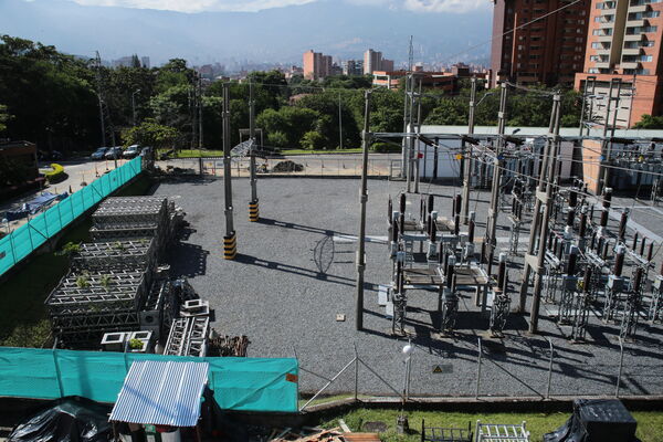 Subestación Colombia Obras
Subestación Colombia.
Fecha: 3 Junio 2021.
Para descargar esta fotografía en alta resolución, haga clic sobre la imagen hasta que la misma se despliegue en la pantalla completa; luego dé clic derecho y elija la opción "guardar imagen como". 
En caso de publicación por cualquier medio, solicitamos acompañarla del crédito: "Foto EPM"
Palabras clave: Subestación Colombia Obras