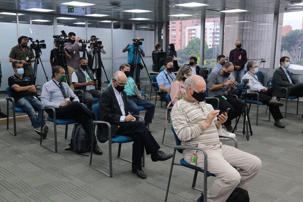 Rueda Prensa Ventures EPM
Rueda de prensa Ventures EPM
Fecha: 11 Marzo 2021.
Para descargar esta fotografía en alta resolución, haga clic sobre la imagen hasta que la misma se despliegue en la pantalla completa; luego dé clic derecho y elija la opción "guardar imagen como". 
En caso de publicación por cualquier medio, solicitamos acompañarla del crédito: "Foto EPM"
Palabras clave: Rueda Prensa Ventures EPM