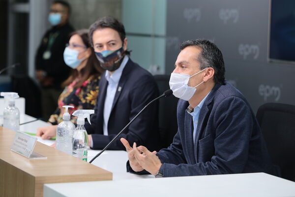 Rueda Prensa Ventures EPM
Rueda de prensa Ventures EPM
Fecha: 11 Marzo 2021.
Para descargar esta fotografía en alta resolución, haga clic sobre la imagen hasta que la misma se despliegue en la pantalla completa; luego dé clic derecho y elija la opción "guardar imagen como". 
En caso de publicación por cualquier medio, solicitamos acompañarla del crédito: "Foto EPM"
Palabras clave: Rueda Prensa Ventures EPM