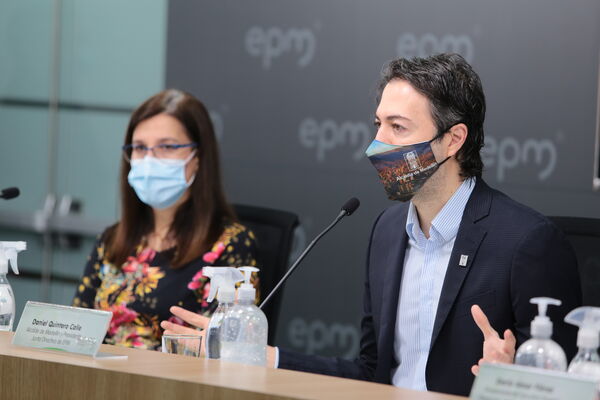 Rueda Prensa Ventures EPM
Rueda de prensa Ventures EPM
Fecha: 11 Marzo 2021.
Para descargar esta fotografía en alta resolución, haga clic sobre la imagen hasta que la misma se despliegue en la pantalla completa; luego dé clic derecho y elija la opción "guardar imagen como". 
En caso de publicación por cualquier medio, solicitamos acompañarla del crédito: "Foto EPM"
Palabras clave: Rueda Prensa Ventures EPM