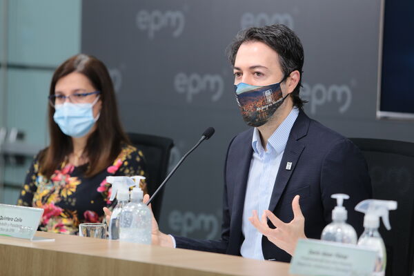 Rueda Prensa Ventures EPM
Rueda de prensa Ventures EPM
Fecha: 11 Marzo 2021.
Para descargar esta fotografía en alta resolución, haga clic sobre la imagen hasta que la misma se despliegue en la pantalla completa; luego dé clic derecho y elija la opción "guardar imagen como". 
En caso de publicación por cualquier medio, solicitamos acompañarla del crédito: "Foto EPM"
Palabras clave: Rueda Prensa Ventures EPM