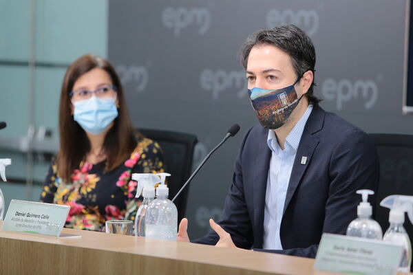 Rueda Prensa Ventures EPM
Rueda de prensa Ventures EPM
Fecha: 11 Marzo 2021.
Para descargar esta fotografía en alta resolución, haga clic sobre la imagen hasta que la misma se despliegue en la pantalla completa; luego dé clic derecho y elija la opción "guardar imagen como". 
En caso de publicación por cualquier medio, solicitamos acompañarla del crédito: "Foto EPM"
Palabras clave: Rueda Prensa Ventures EPM
