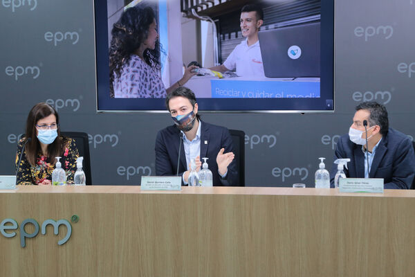 Rueda Prensa Ventures EPM
Rueda de prensa Ventures EPM
Fecha: 11 Marzo 2021.
Para descargar esta fotografía en alta resolución, haga clic sobre la imagen hasta que la misma se despliegue en la pantalla completa; luego dé clic derecho y elija la opción "guardar imagen como". 
En caso de publicación por cualquier medio, solicitamos acompañarla del crédito: "Foto EPM"
Palabras clave: Rueda Prensa Ventures EPM