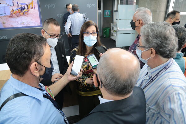 Rueda Prensa Ventures EPM
Rueda de prensa Ventures EPM
Fecha: 11 Marzo 2021.
Para descargar esta fotografía en alta resolución, haga clic sobre la imagen hasta que la misma se despliegue en la pantalla completa; luego dé clic derecho y elija la opción "guardar imagen como". 
En caso de publicación por cualquier medio, solicitamos acompañarla del crédito: "Foto EPM"
Palabras clave: Rueda Prensa Ventures EPM