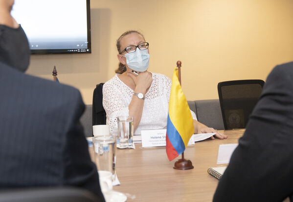 VISITA EMBAJADORA SUECIA COLOMBIA HELENA STROM
VISITA EMBAJADORA SUECIA COLOMBIA HELENA STROM
Fecha: 19 Marzo 2021.
Para descargar esta fotografía en alta resolución, haga clic sobre la imagen hasta que la misma se despliegue en la pantalla completa; luego dé clic derecho y elija la opción "guardar imagen como". 
En caso de publicación por cualquier medio, solicitamos acompañarla del crédito: "Foto EPM"
Palabras clave: VISITA EMBAJADORA SUECIA COLOMBIA HELENA STROM