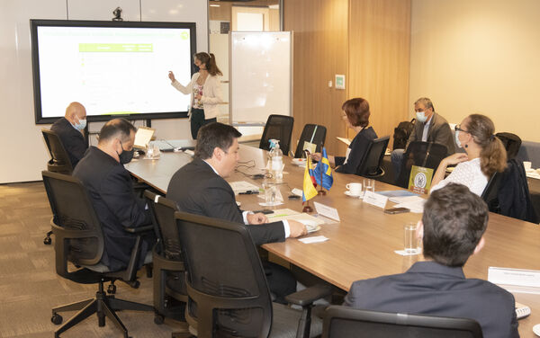 VISITA EMBAJADORA SUECIA COLOMBIA HELENA STROM
VISITA EMBAJADORA SUECIA COLOMBIA HELENA STROM
Fecha: 19 Marzo 2021.
Para descargar esta fotografía en alta resolución, haga clic sobre la imagen hasta que la misma se despliegue en la pantalla completa; luego dé clic derecho y elija la opción "guardar imagen como". 
En caso de publicación por cualquier medio, solicitamos acompañarla del crédito: "Foto EPM"
Palabras clave: VISITA EMBAJADORA SUECIA COLOMBIA HELENA STROM