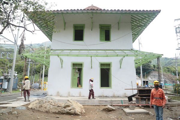 Restauración bien interés cultural Casa Ingenieros
Restauración bien interés cultural Casa Ingenieros.
Fecha: 25 Marzo 2021.
Para descargar esta fotografía en alta resolución, haga clic sobre la imagen hasta que la misma se despliegue en la pantalla completa; luego dé clic derecho y elija la opción "guardar imagen como". 
En caso de publicación por cualquier medio, solicitamos acompañarla del crédito: "Foto EPM"
Palabras clave: Restauración bien interés cultural Casa Ingenieros