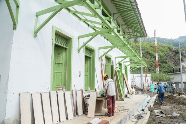 Restauración bien interés cultural Casa Ingenieros
Restauración bien interés cultural Casa Ingenieros.
Fecha: 25 Marzo 2021.
Para descargar esta fotografía en alta resolución, haga clic sobre la imagen hasta que la misma se despliegue en la pantalla completa; luego dé clic derecho y elija la opción "guardar imagen como". 
En caso de publicación por cualquier medio, solicitamos acompañarla del crédito: "Foto EPM"
Palabras clave: Restauración bien interés cultural Casa Ingenieros