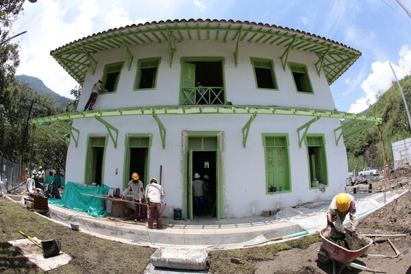 Restauración bien interés cultural Casa Ingenieros
Restauración bien interés cultural Casa Ingenieros.
Fecha: 25 Marzo 2021.
Para descargar esta fotografía en alta resolución, haga clic sobre la imagen hasta que la misma se despliegue en la pantalla completa; luego dé clic derecho y elija la opción "guardar imagen como". 
En caso de publicación por cualquier medio, solicitamos acompañarla del crédito: "Foto EPM"
Palabras clave: Restauración bien interés cultural Casa Ingenieros