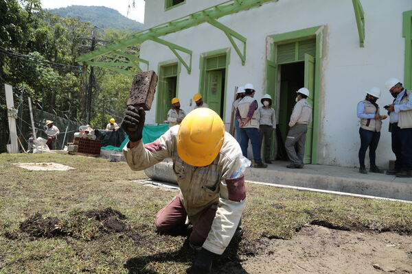 Restauración bien interés cultural Casa Ingenieros
Restauración bien interés cultural Casa Ingenieros.
Fecha: 25 Marzo 2021.
Para descargar esta fotografía en alta resolución, haga clic sobre la imagen hasta que la misma se despliegue en la pantalla completa; luego dé clic derecho y elija la opción "guardar imagen como". 
En caso de publicación por cualquier medio, solicitamos acompañarla del crédito: "Foto EPM"
Palabras clave: Restauración bien interés cultural Casa Ingenieros