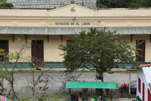 Restauración bien interés cultural Casa Ingenieros
Restauración bien interés cultural Casa Ingenieros.
Fecha: 25 Marzo 2021.
Para descargar esta fotografía en alta resolución, haga clic sobre la imagen hasta que la misma se despliegue en la pantalla completa; luego dé clic derecho y elija la opción "guardar imagen como". 
En caso de publicación por cualquier medio, solicitamos acompañarla del crédito: "Foto EPM"
Palabras clave: Restauración bien interés cultural Casa Ingenieros