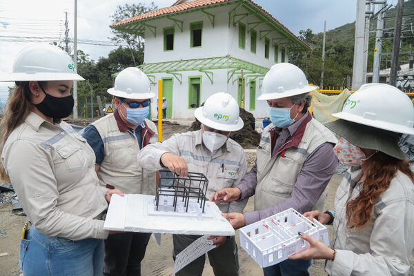 Restauración bien interés cultural Casa Ingenieros
Restauración bien interés cultural Casa Ingenieros.
Fecha: 25 Marzo 2021.
Para descargar esta fotografía en alta resolución, haga clic sobre la imagen hasta que la misma se despliegue en la pantalla completa; luego dé clic derecho y elija la opción "guardar imagen como". 
En caso de publicación por cualquier medio, solicitamos acompañarla del crédito: "Foto EPM"
Palabras clave: Restauración bien interés cultural Casa Ingenieros