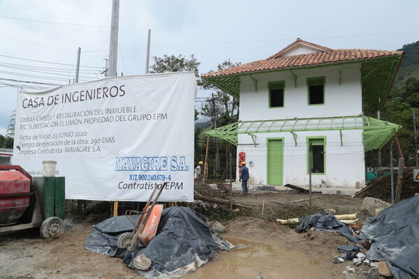 Restauración bien interés cultural Casa Ingenieros
Restauración bien interés cultural Casa Ingenieros.
Fecha: 25 Marzo 2021.
Para descargar esta fotografía en alta resolución, haga clic sobre la imagen hasta que la misma se despliegue en la pantalla completa; luego dé clic derecho y elija la opción "guardar imagen como". 
En caso de publicación por cualquier medio, solicitamos acompañarla del crédito: "Foto EPM"
Palabras clave: Restauración bien interés cultural Casa Ingenieros