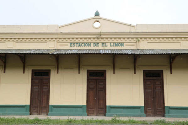 Restauración bien interés cultural Casa Ingenieros
Restauración bien interés cultural Casa Ingenieros.
Fecha: 25 Marzo 2021.
Para descargar esta fotografía en alta resolución, haga clic sobre la imagen hasta que la misma se despliegue en la pantalla completa; luego dé clic derecho y elija la opción "guardar imagen como". 
En caso de publicación por cualquier medio, solicitamos acompañarla del crédito: "Foto EPM"
Palabras clave: Restauración bien interés cultural Casa Ingenieros